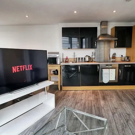 Luxury Leeds - Balcony - Parking Apartment